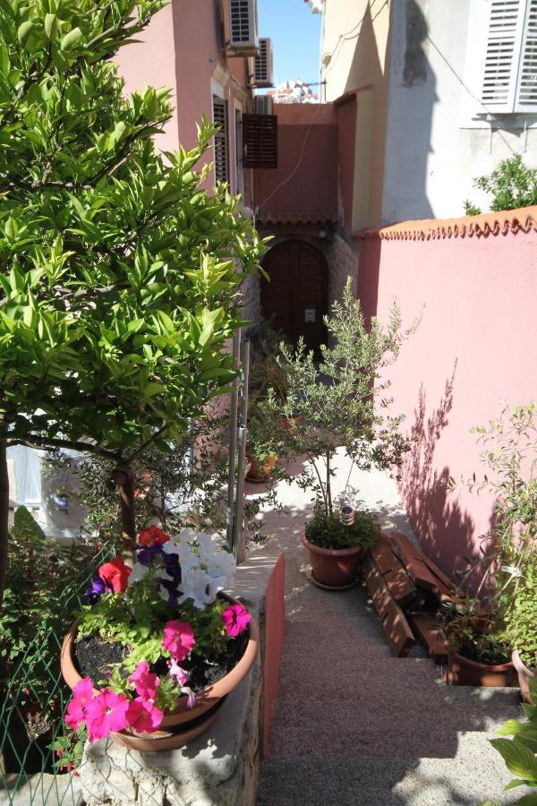 Apartments By The Sea Mali Losinj Mali Lošinj Exterior foto